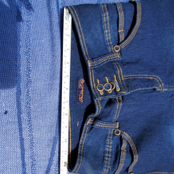 Fashion 2 Love Jeans - Picture 2 of 4